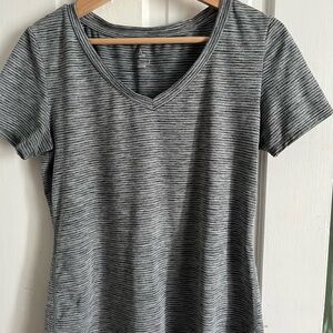 Gap Fit Striped V-Neck XS